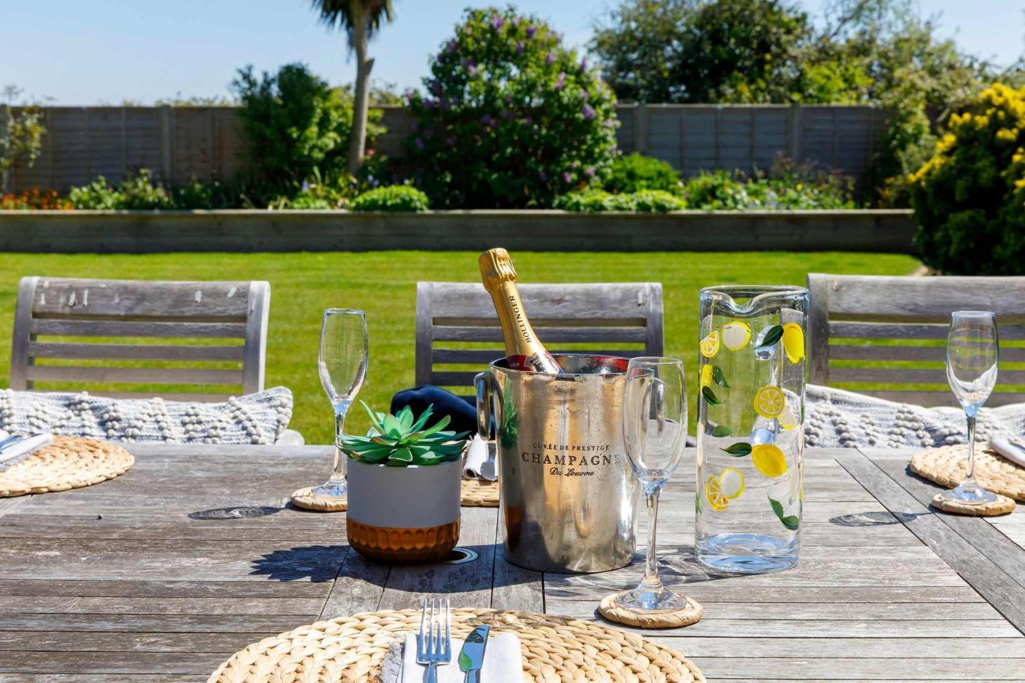 Spacious Home For 8 In Witterings - Walk To Beach East Wittering Kültér fotó